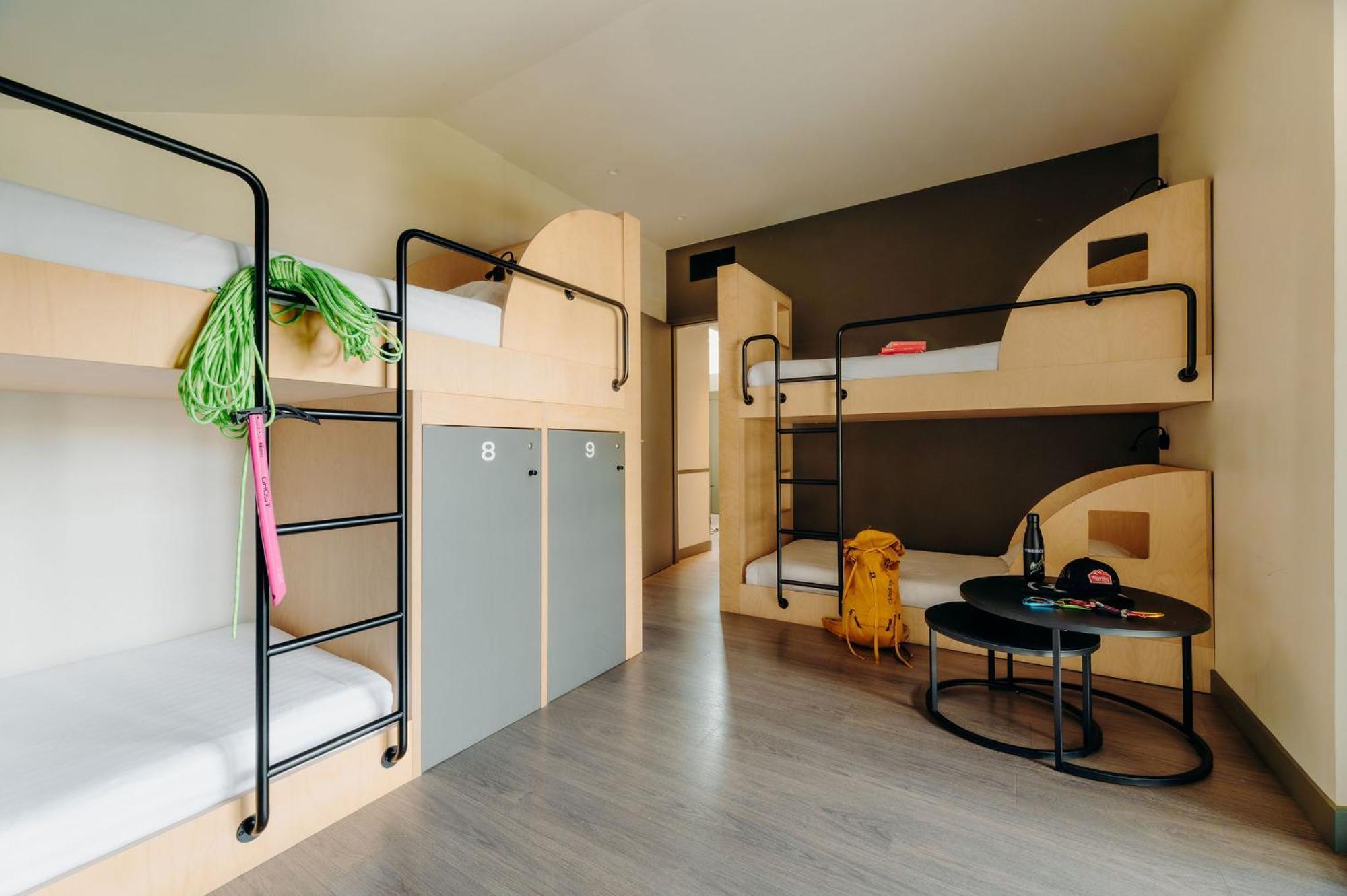 Dormitorio Misto con 10 Letti